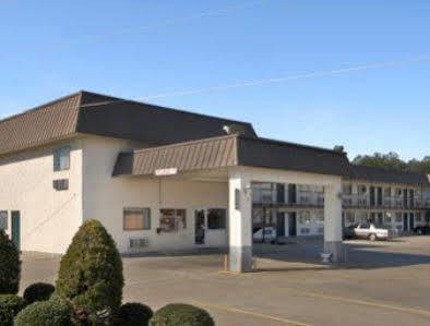 Travelodge By Wyndham Cordele Exterior photo